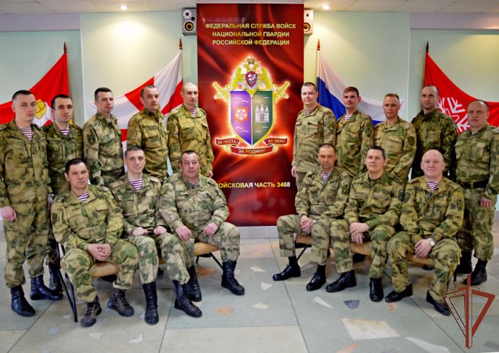 Сбор со специалистами РХБ защиты прошел в Уральском округе Росгвардии  