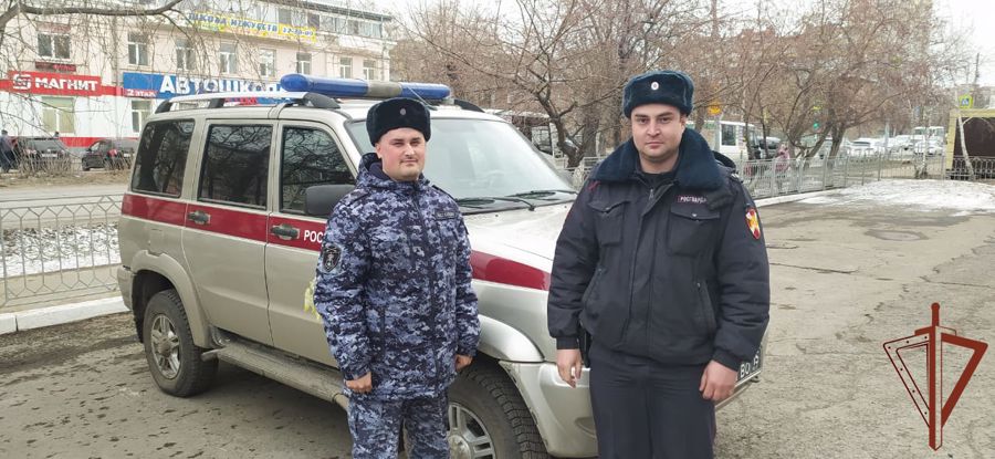 В Омске сотрудники Росгвардии оказали помощь заблудившейся пожилой женщине