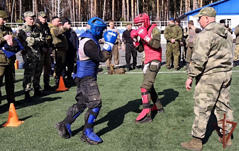 Ветераны Росгвардии организовали для тюменских школьников военно-спортивное мероприятие
