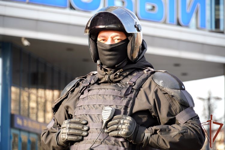 Росгвардейцы обеспечили безопасность хоккейного матча в Санкт-Петербурге