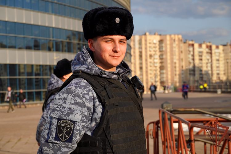 Росгвардейцы обеспечили безопасность хоккейного матча в Санкт-Петербурге