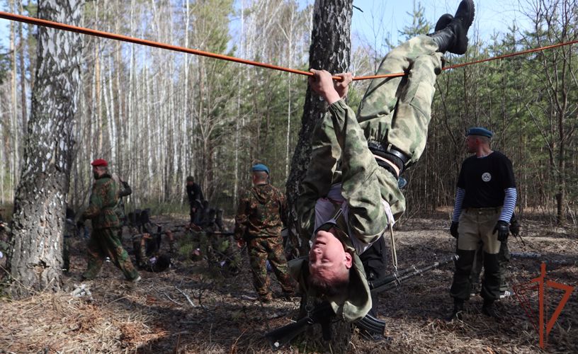 Ветераны Росгвардии организовали для тюменских школьников военно-спортивное мероприятие 