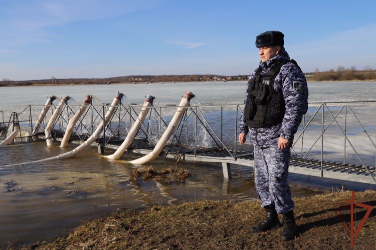 Росгвардейцы приняли участие в командно-штабных учениях по ликвидации весеннего половодья в Москве