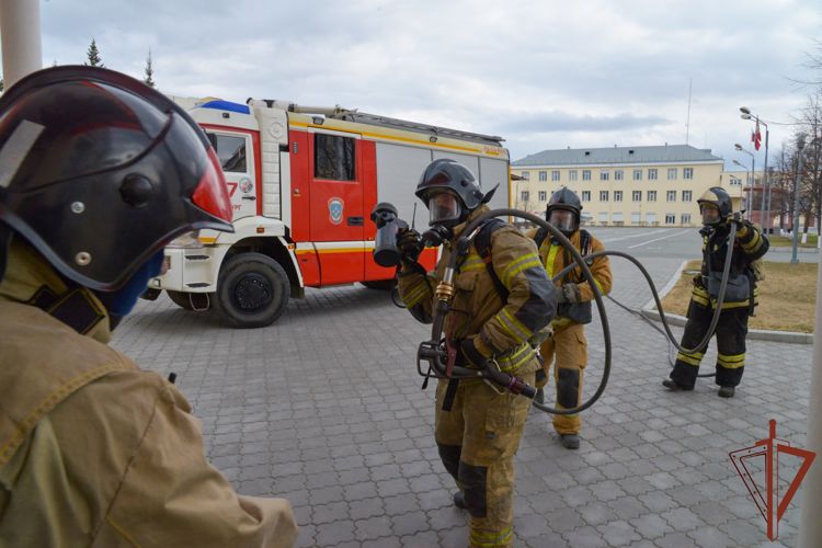 В Уральском округе Росгвардии состоялось пожарно-тактическое занятие