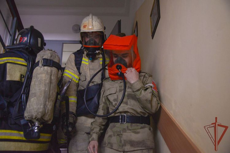 В Уральском округе Росгвардии состоялось пожарно-тактическое занятие