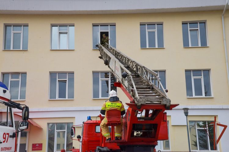 В Уральском округе Росгвардии состоялось пожарно-тактическое занятие