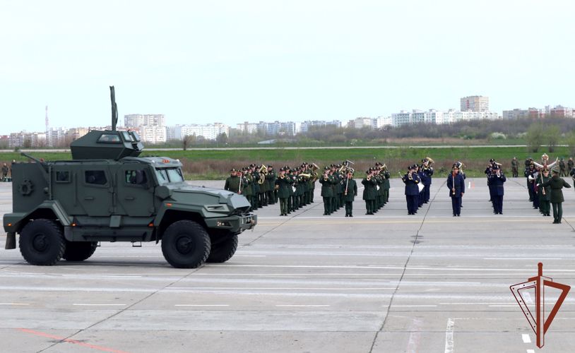 Военнослужащие Южного округа Росгвардии приступили к репетициям военного парада в честь Дня Победы