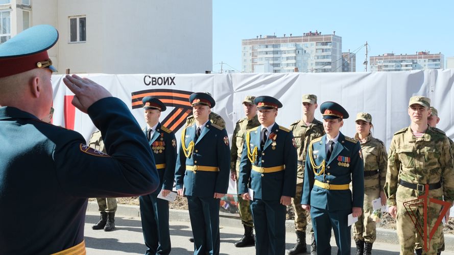 Военнослужащие Росгвардии получили ключи от новых квартир в Челябинской области