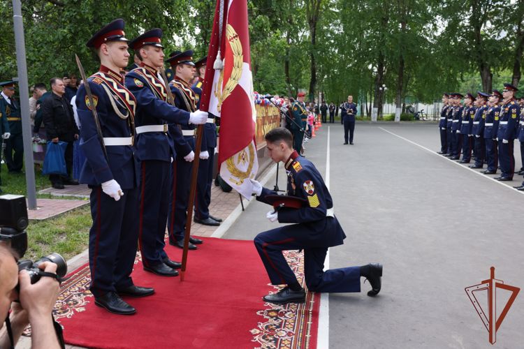 Выпускники МПКУ им. М.А. Шолохова Росгвардии простились со знаменем училища
