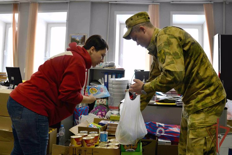 Росгвардейцы собрали гуманитарную помощь для пострадавших в пожарах зауральцев