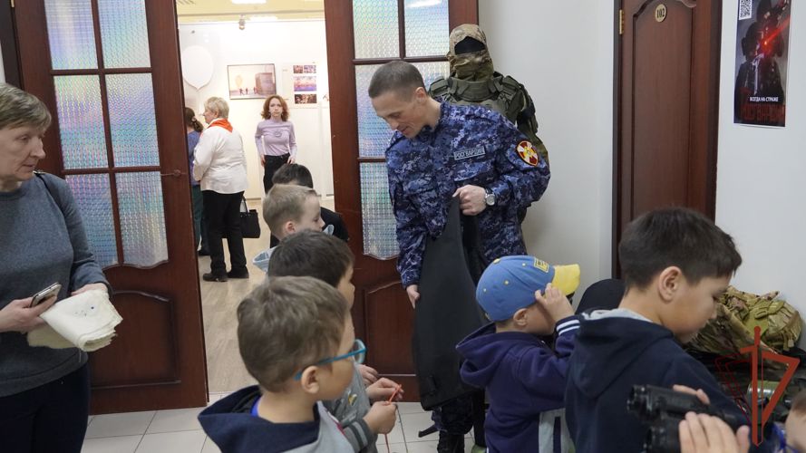Росгвардия открыла интерактивную выставку для участников акции «Ночь музеев» в Нарьян-Маре
