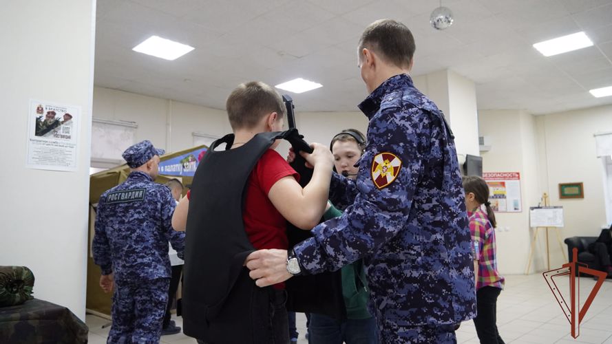 Росгвардия открыла интерактивную выставку для участников акции «Ночь музеев» в Нарьян-Маре