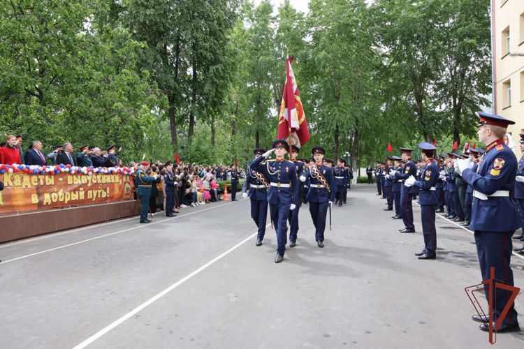 Выпускники МПКУ им. М.А. Шолохова Росгвардии простились со знаменем училища