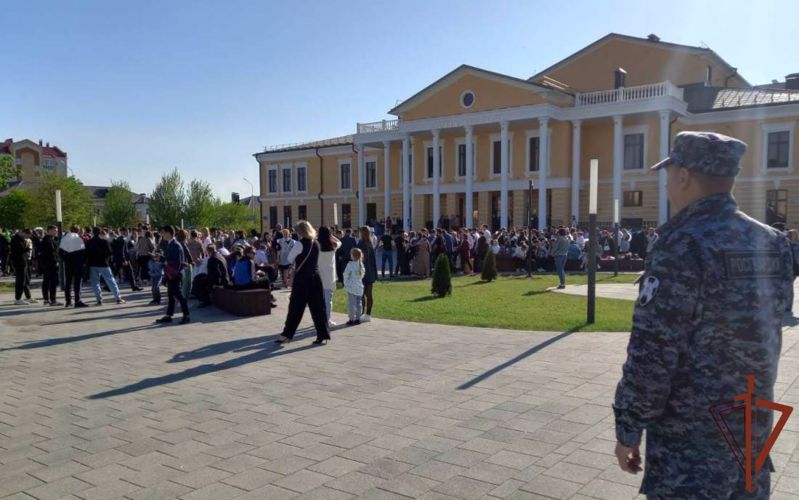 Росгвардия приняла участие в обеспечении безопасности «Последних школьных звонков» на Урале