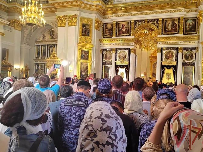 Сотрудники Росгвардии в Казани стали участниками Божественной литургии, возглавляемой Патриархом Кириллом