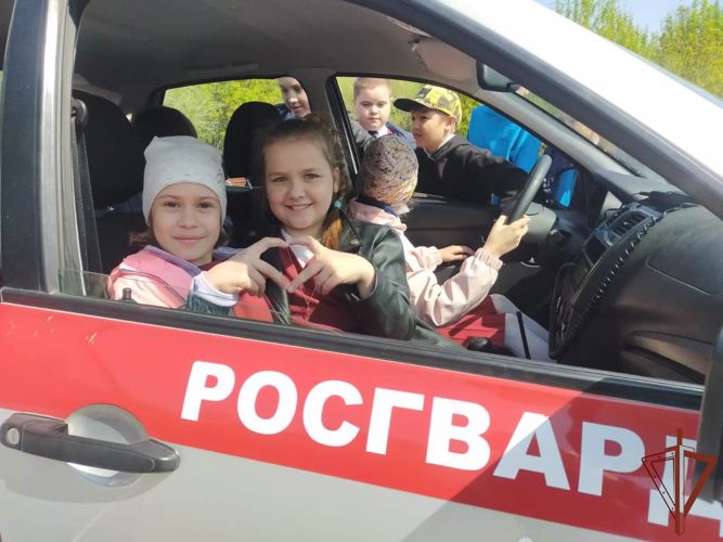Ежегодный всероссийский ведомственный проект «Каникулы с Росгвардией» стартовал на Урале