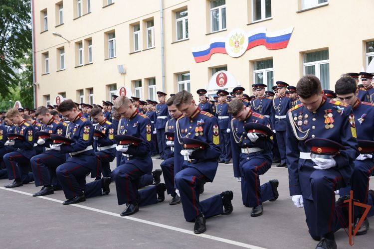 Выпускники МПКУ им. М.А. Шолохова Росгвардии простились со знаменем училища