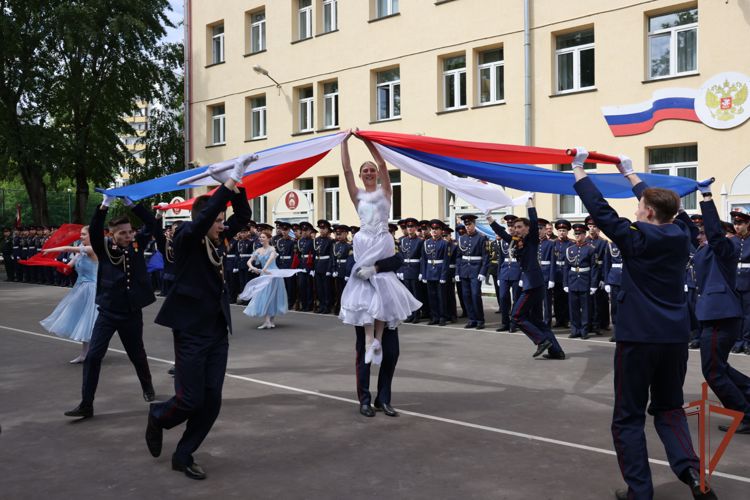 Выпускники МПКУ им. М.А. Шолохова Росгвардии простились со знаменем училища