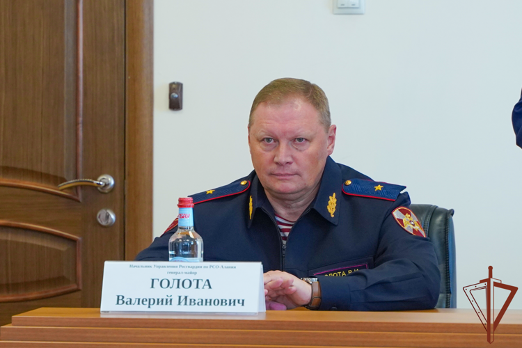 Генерал-лейтенант Григорий Мощик вручил государственные награды росгвардейцам во Владикавказе