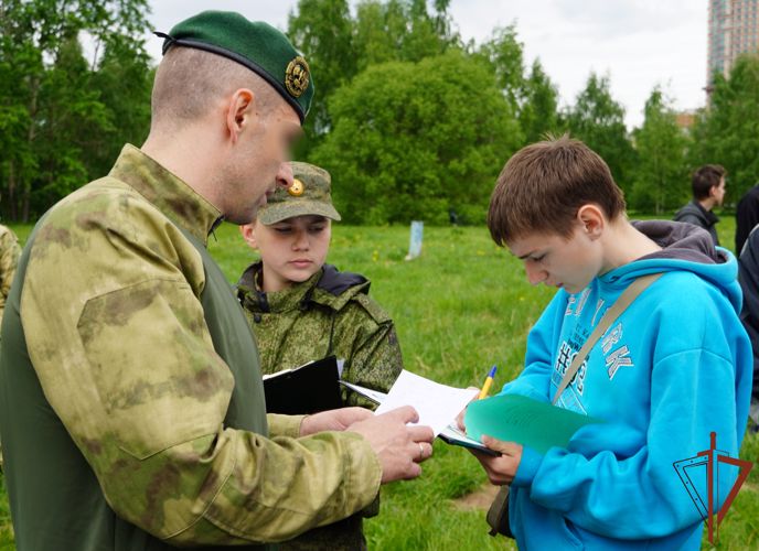 Росгвардейцы провели для столичных школьников военно-патриотическую игру «Зарница»