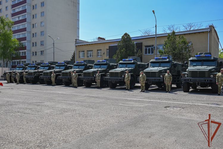 Сотрудники Росгвардии получили новые служебные автомобили в Ставрополе