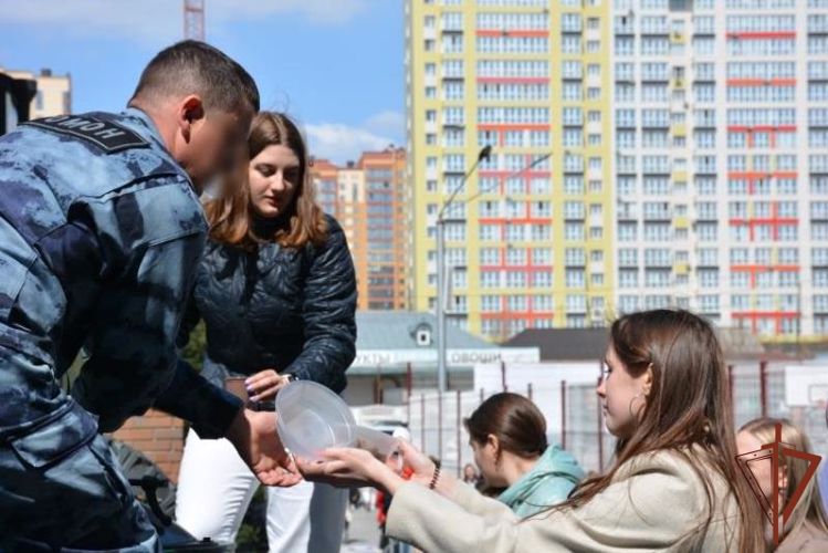 Росгвардия проводит тематические встречи с юными жителями Сибири
