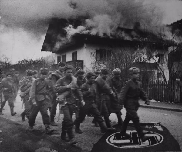 Евгений халдей. Весна 1945 г.