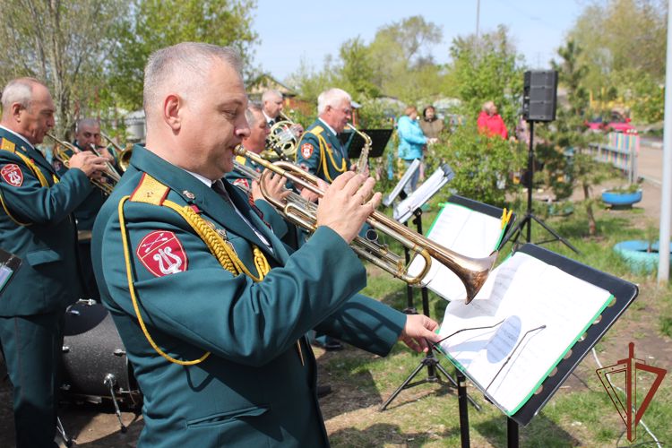 Военнослужащие Росгвардии поздравили с 85-летним юбилеем ветеранов внутренних войск 