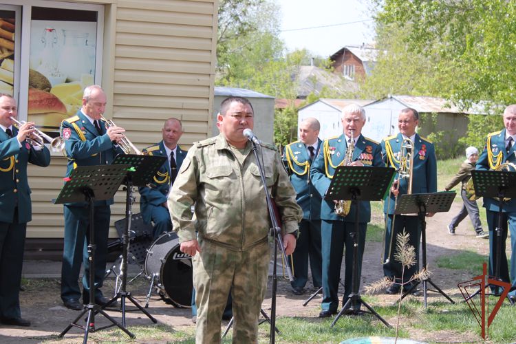 Военнослужащие Росгвардии поздравили с 85-летним юбилеем ветеранов внутренних войск 