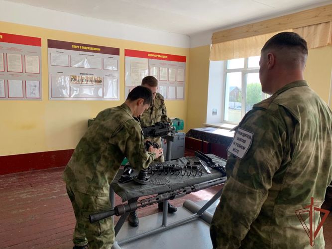 Водители и наводчики БТР завершили курс профессиональной подготовки в омском центре подготовки личного состава Росгвардии