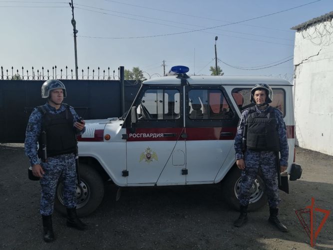 Патруль Росгвардии помог вернуться домой страдающему деменцией пожилому жителю Омской области