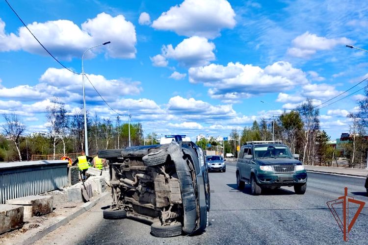 Патруль Росгвардии в Архангельске помог пострадавшим в ДТП людям