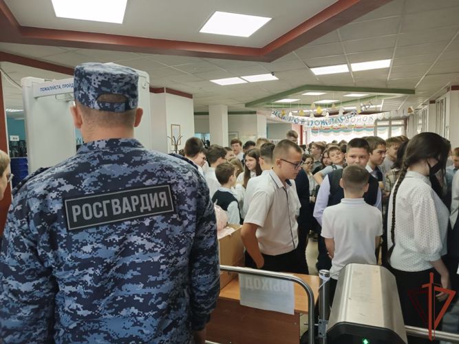 Росгвардия приняла участие в обеспечении безопасности «Последних школьных звонков» на Урале