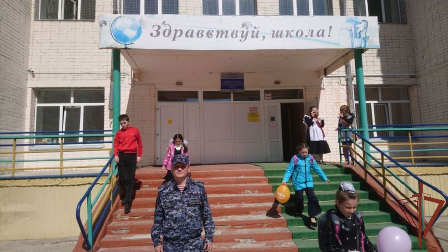 Росгвардия приняла участие в обеспечении безопасности «Последних школьных звонков» на Урале