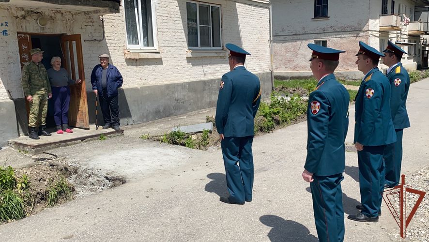 В Кабардино-Балкарии росгвардейцы присоединились к акции «Парад у дома ветерана»