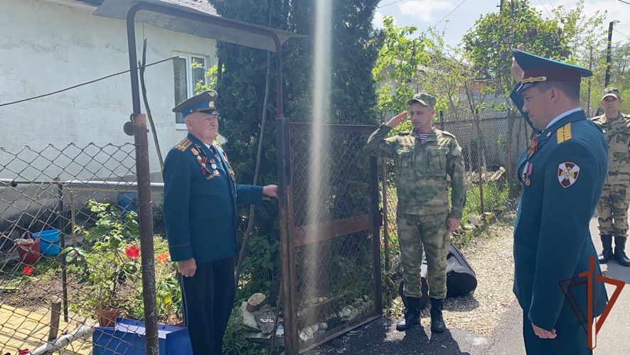 В Кабардино-Балкарии росгвардейцы присоединились к акции «Парад у дома ветерана»