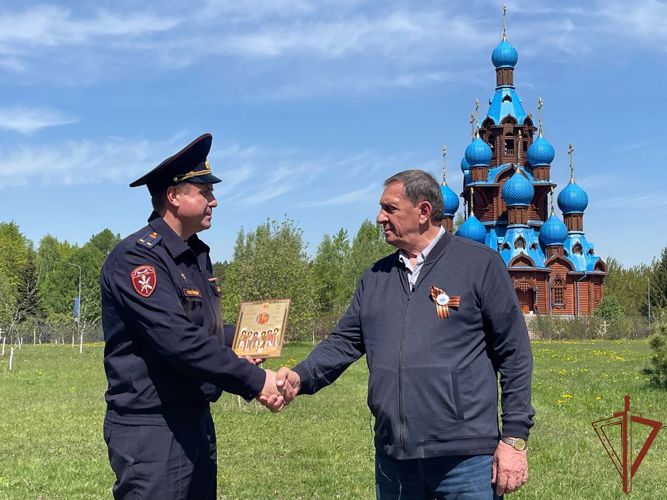 Росгвардейцам из Подмосковья передали икону «Собор Небесных Покровителей Лавр Святой Руси»