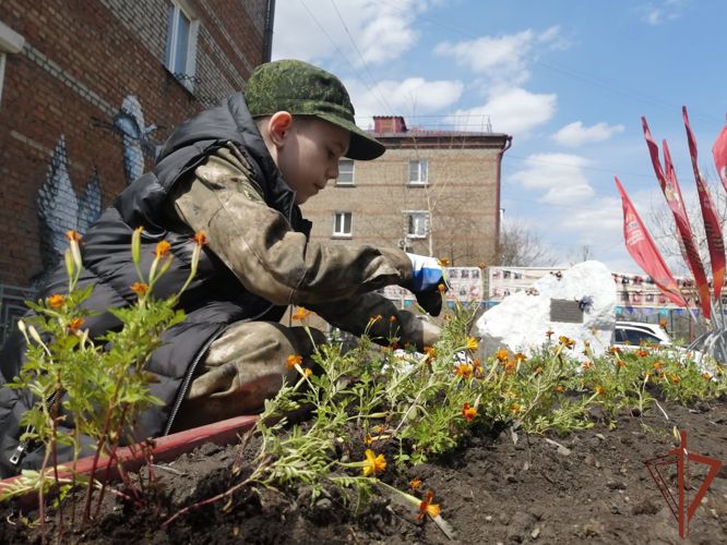Экологические акции в память о павших защитниках Родины провели в Сибири росгвардейцы с подшефными школьниками