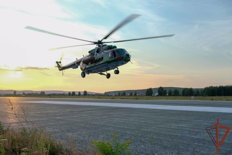 Летчики отдельной авиационной эскадрильи Уральского округа Росгвардии отработали взаимодействие с авианаводчиками