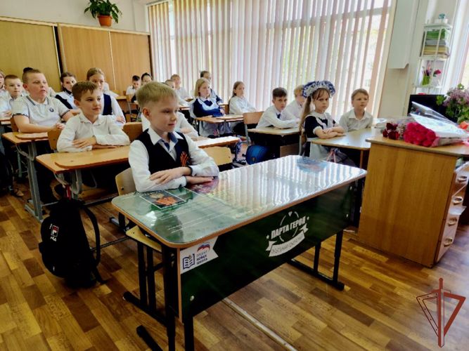 Парту Героя в память о погибшем военнослужащем Росгвардии установили в Приморском крае