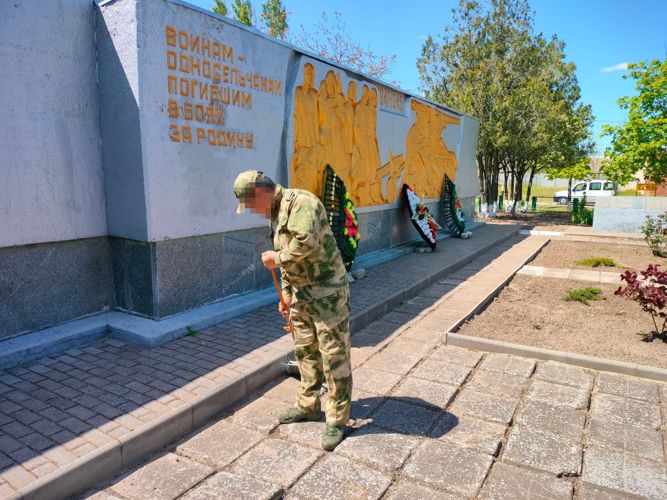 Росгвардейцы в Запорожской и  Херсонской областях привели в порядок более 20 памятников воинам Великой Отечественной войны   