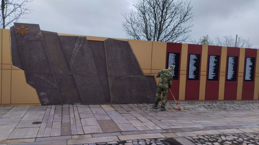 Росгвардейцы в Запорожской и  Херсонской областях привели в порядок более 20 памятников воинам Великой Отечественной войны   