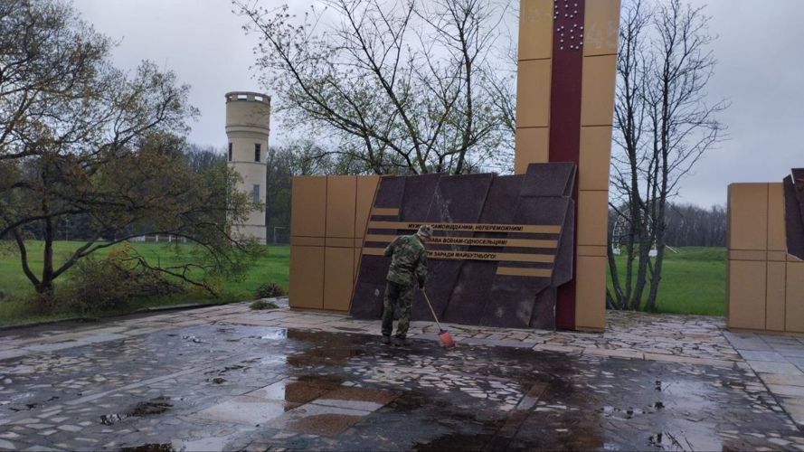 Росгвардейцы в Запорожской и  Херсонской областях привели в порядок более 20 памятников воинам Великой Отечественной войны   