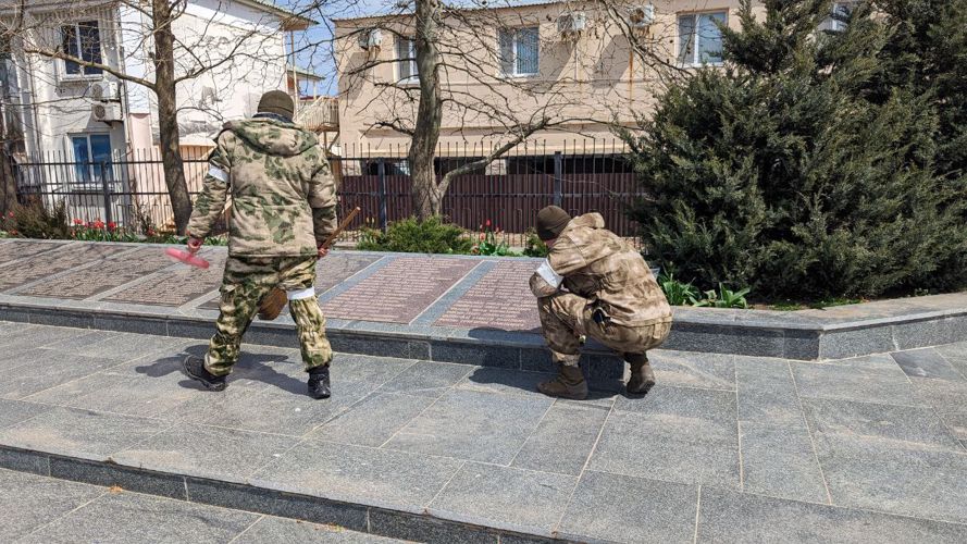 Росгвардейцы в Запорожской и  Херсонской областях привели в порядок более 20 памятников воинам Великой Отечественной войны   