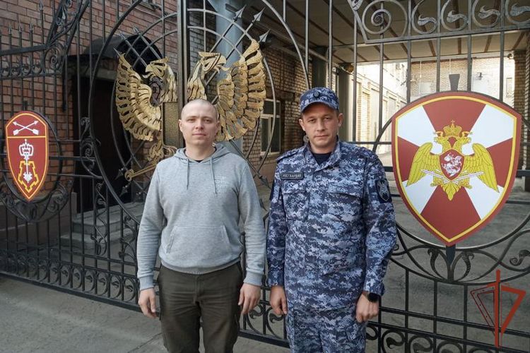 Пострадавшей в ДТП женщине оказали первую помощь сотрудники Росгвардии в Алтайском крае