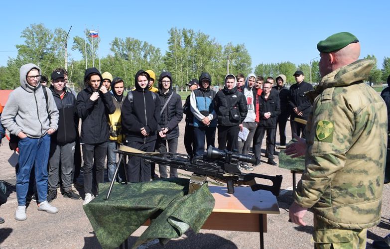 Воспитанием подрастающего поколения продолжают заниматься росгвардейцы в Сибири