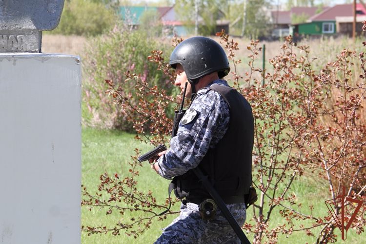 Сотрудники Росгвардии приняли участие в межведомственных антитеррористических учениях в Алтайском крае