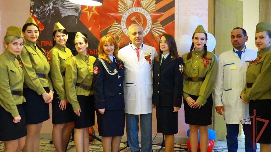 Ансамбль столичного главка Росгвардии выступил в детской больнице с концертом, посвященным Дню Победы