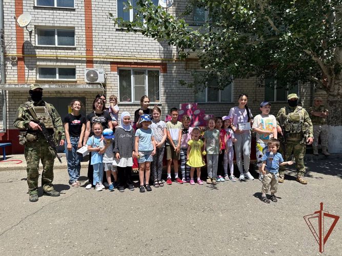 Ребят из семей росгвардейцев – участников СВО поздравили с Международным днем защиты детей в Дагестане