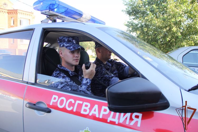 Росгвардейцы оказали содействие МЧС при ликвидации пожара в Тюмени
